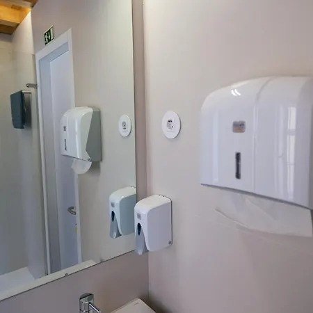 Change The World - - Almedina Auberge de jeunesse Coïmbre