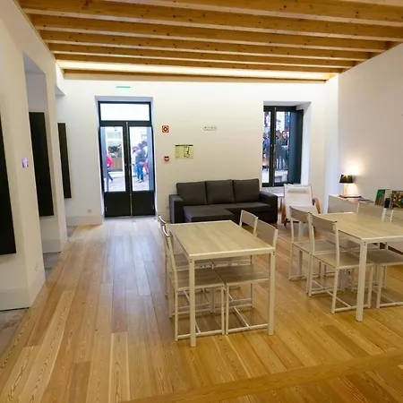 Hostel Change The World - - Almedina Coimbra
