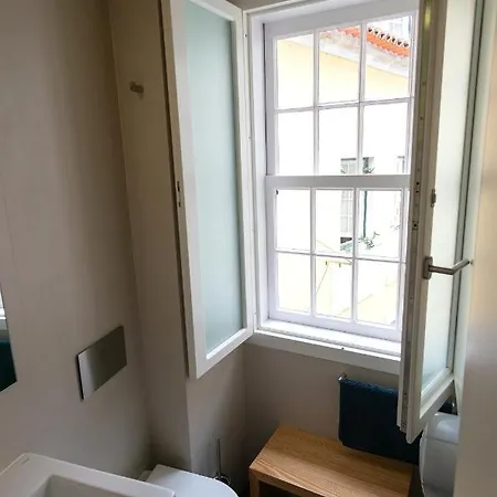 Change The World - - Almedina Hostel Coimbra