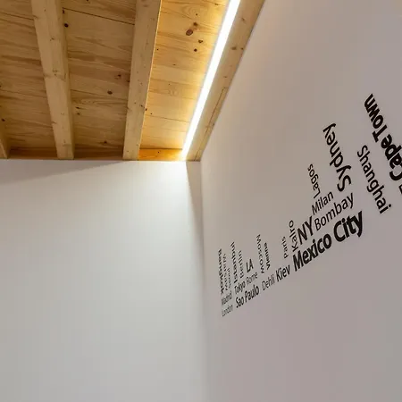 Change The World - - Almedina Hostel *