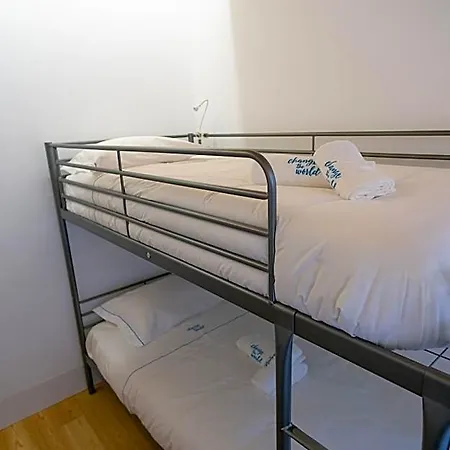 Change The World - - Almedina Hostel Coimbra
