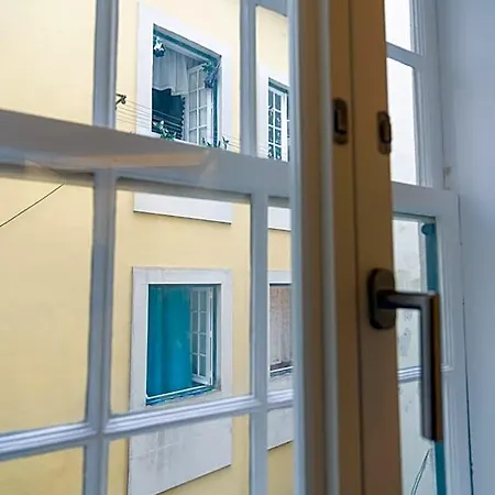 Change The World - - Almedina Hostel Coimbra