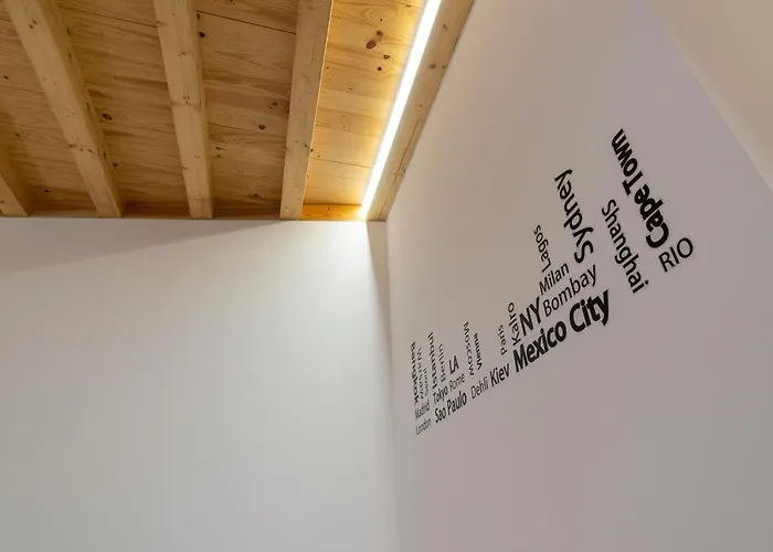 Change The World - - Almedina Vandrarhem *